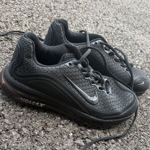 Nike Black Air Max Low-Top Sneakers